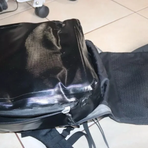 LowePro DryZone DZ-200 Waterproof Large Camera Backpack - Picture 3 of 6